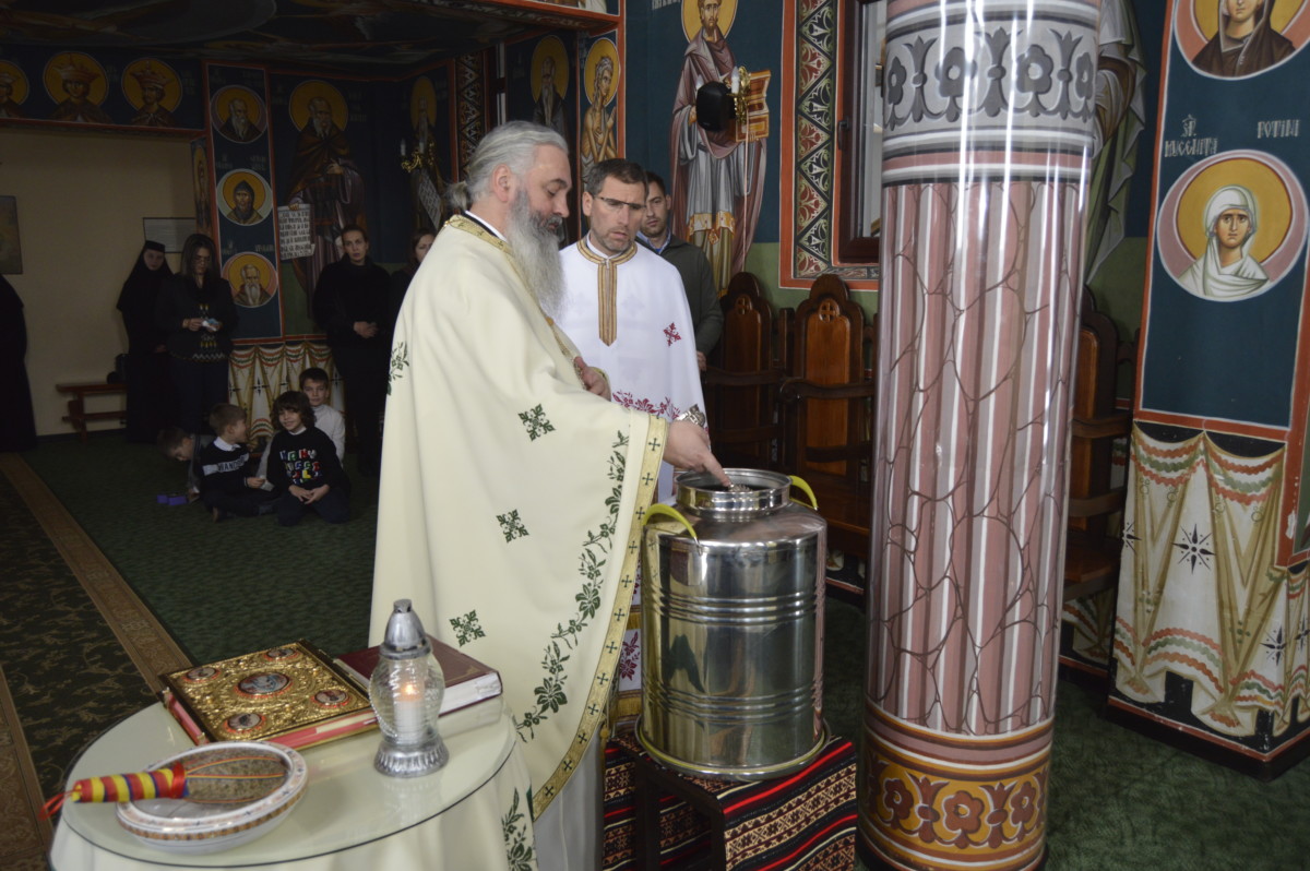 Ajunul Bobotezei, Sfintirea Apei, Manastirea „Nasterea Maicii Domnului” Piatra Fantanele, Bistrita-Nasaud