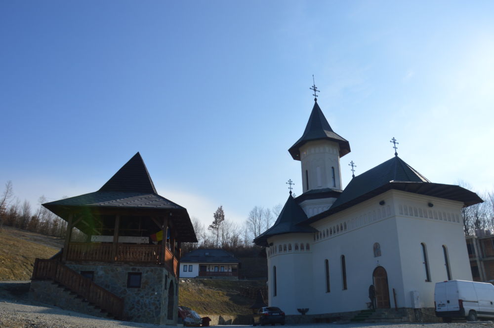 Duminica Infricosatoarei Judecati, Liturghie si Parastas, Manastirea Stramba, Bistrita Nasaud