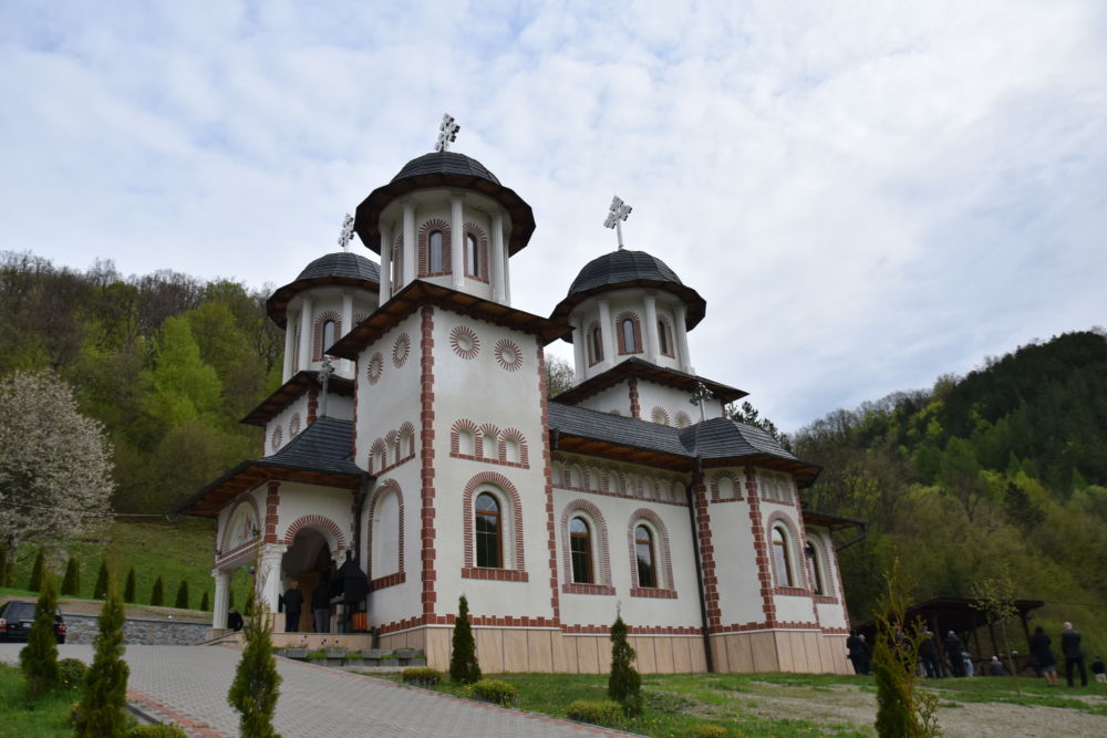 Izvorul Tamaduirii, Manastirea Baisoara, Cluj