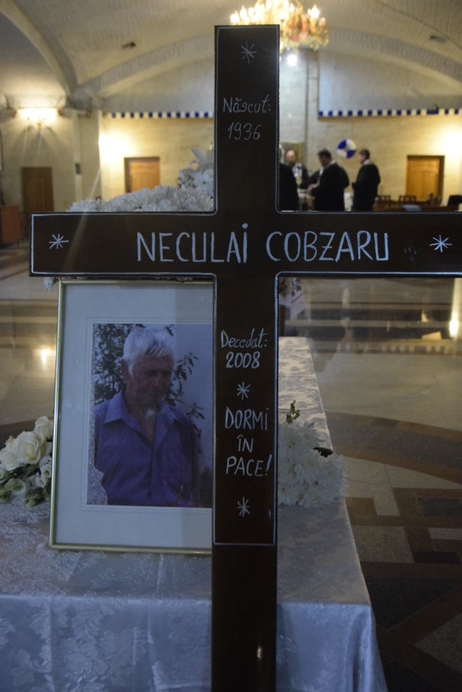 Inhumarea Tatalui Neculai si Fratelui Dumitru Cobzaru, Manastirea Nicula, Cluj