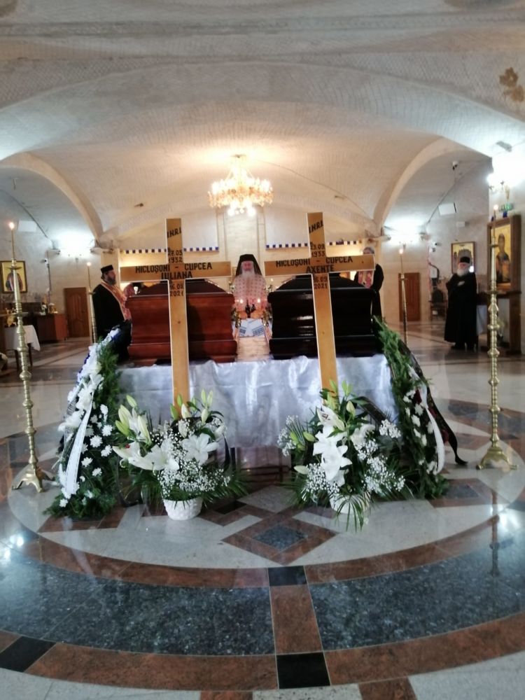 Inmormantarea credinciosilor Iuliana si Axente Miclosoni-Cupcea, Manastirea Nicula, Cluj