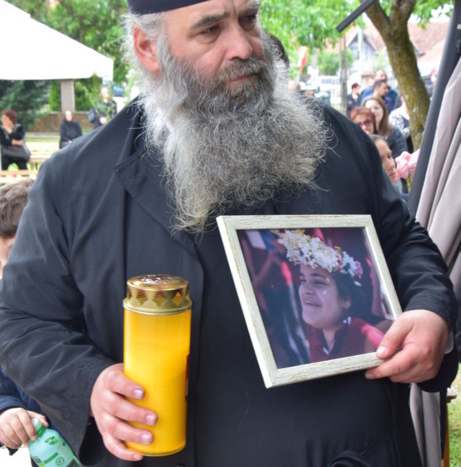 Inmormantarea Tinerei Gabriela Rafila Avram, Parohia Pocola, Bihor