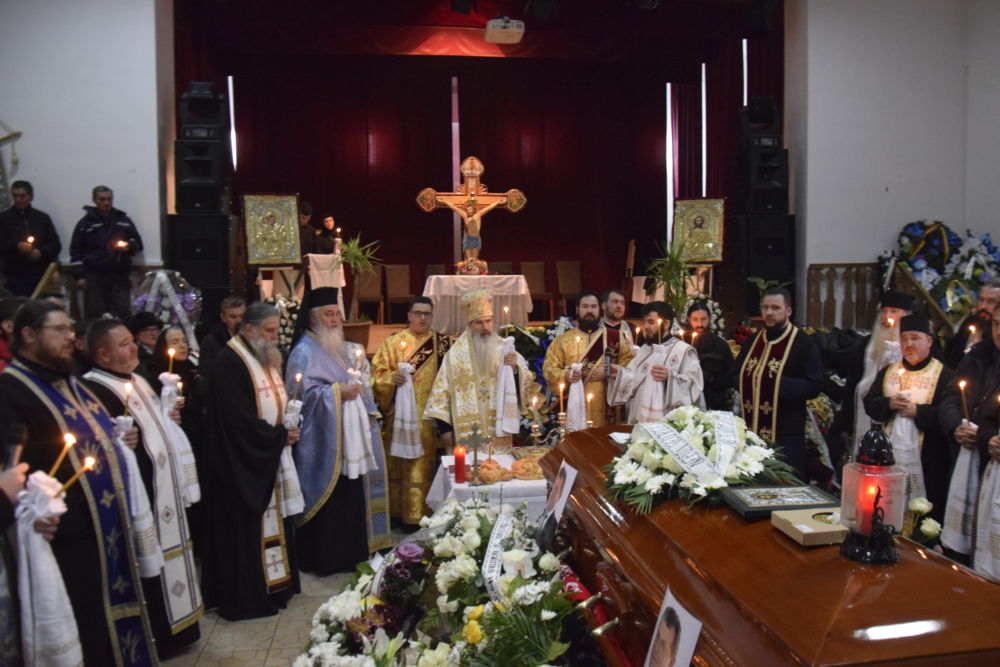 Dumnezeiasca Liturghie si Inmormantarea Credinciosului Gheorghe Moldovan, Albesti, Constanta