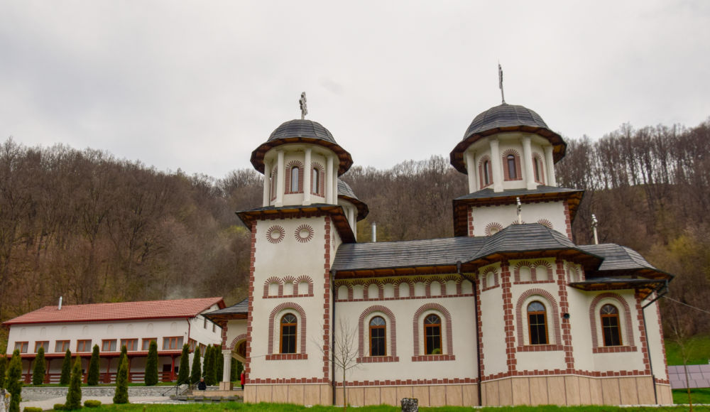 Izvorul Tamaduirii, Manastirea Baisoara, Cluj