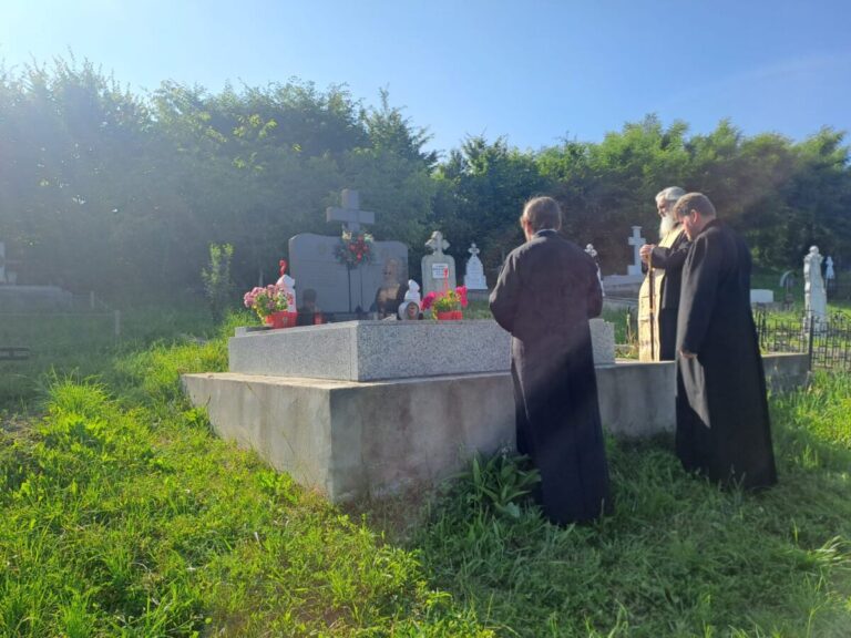 Trisaghion la Mormantul parintilor Iustin si Ludovica, Agrisu de Sus, Bistrita-Nasaud