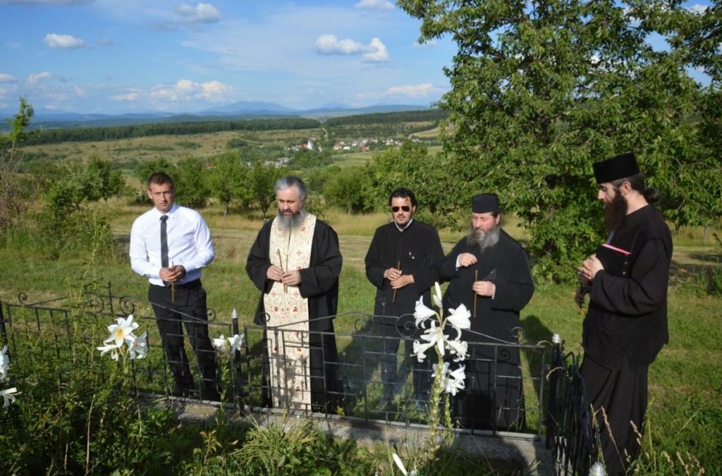 Agrisu de Sus – Satul natal al parintelui Arhim. Nicolae Moldovan: mormintele parintilor, casa si livada…!